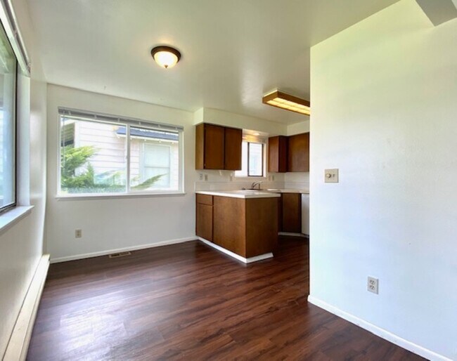 Building Photo - 1511 W Euclid Ave