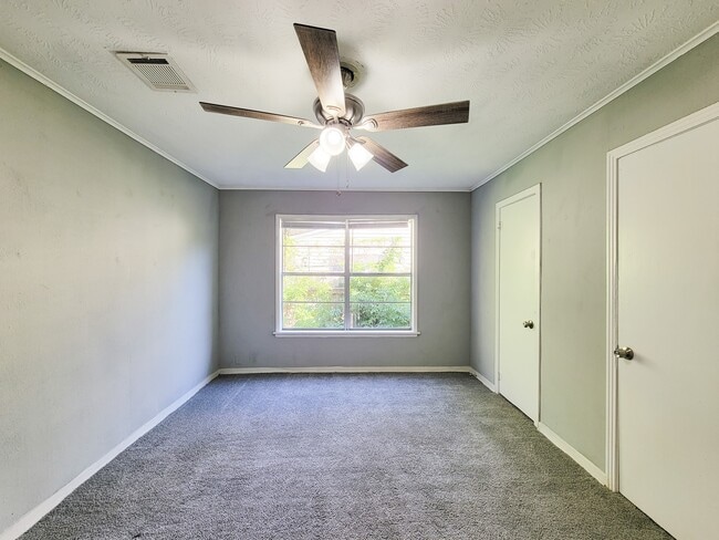 Building Photo - 2330 Cedar Dr