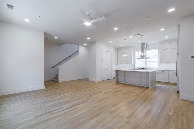 Building Photo - 2715 Kimsey Dr