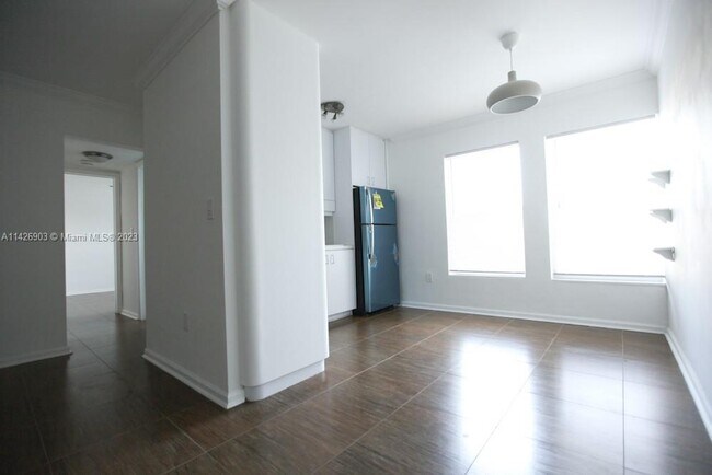 Building Photo - 820 Salzedo St
