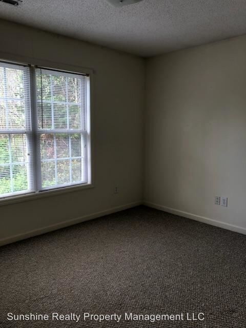 Foto del edificio - 327-333 E McPherson Dr