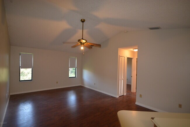 Foto del edificio - 131 Hammock Rd SE