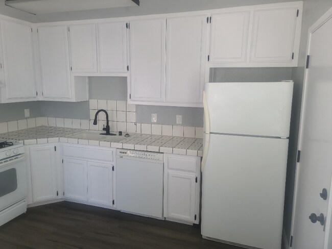 Foto del edificio - 1/2 N Loop Blvd