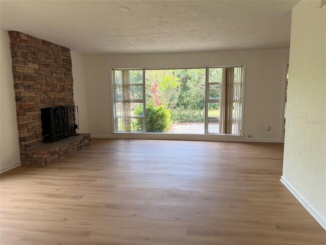 Building Photo - 3 Bedroom 2 Bath Single Family Home w/Garage & Bonus Room