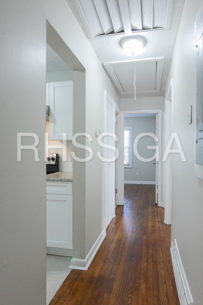 Building Photo - 2183 Westover Dr