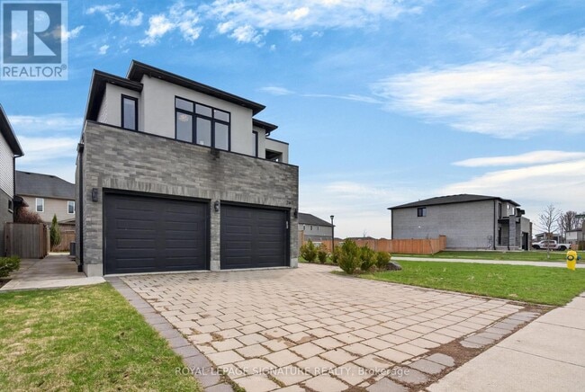 Building Photo - 2147 Wateroak Dr
