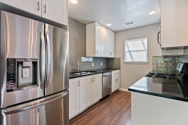 Building Photo - Beautiful 3 bedroom, 2 bathroom home in Flournoys Sweetbriar!!!