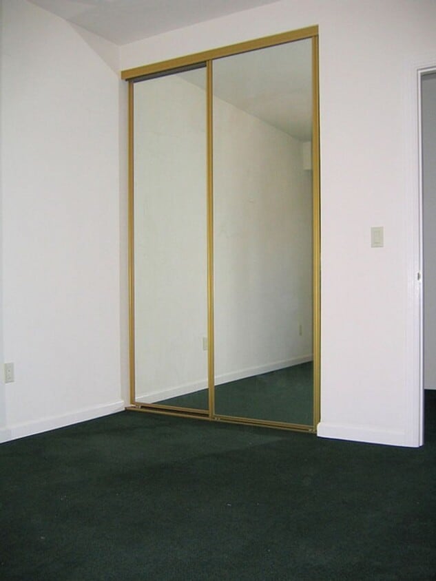 Building Photo - COMING SOON-Beautiful remodeled Victorian townhouse in 8 unit apartment complex