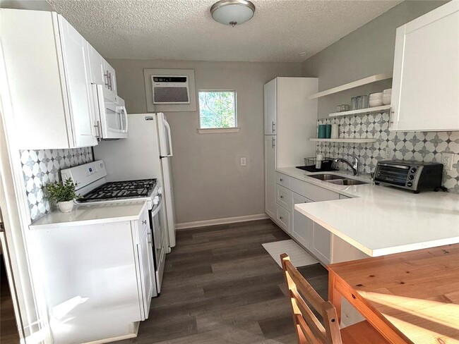 Building Photo - 2208 Garden St