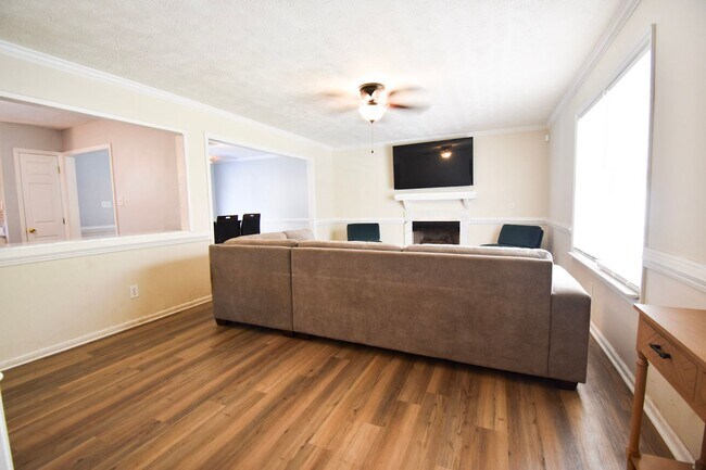 Foto del edificio - Coming Soon: 3 Bedroom 2.5 Bathroom-Pets Okay