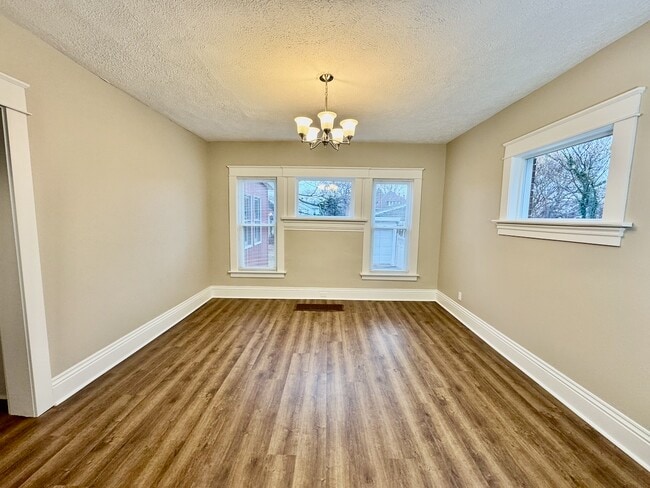 Foto del edificio - 1026 W 7th St