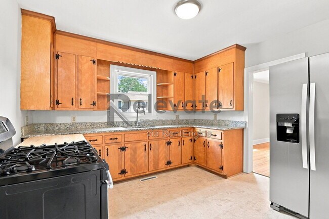 Building Photo - 1425 Dinwiddie Ave