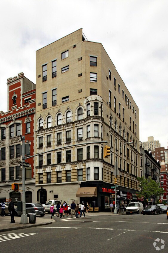 Building Photo - 131 E 83rd St