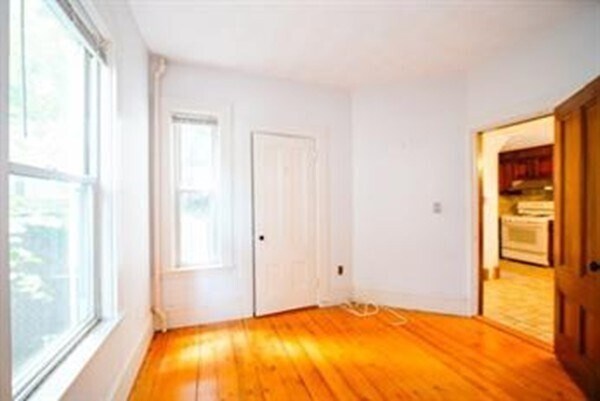 Foto del edificio - 170 Pleasant St