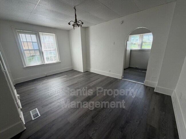 Foto del edificio - 40-42 Seminole Avenue