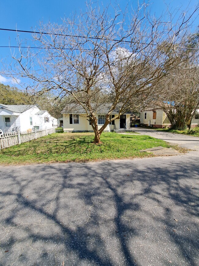Foto del edificio - 5740 Pilgrim Ave