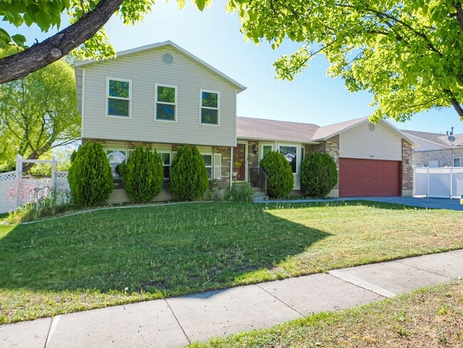 Building Photo - Beautiful House in West Jordan
