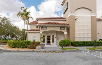 Building Photo - Furnished Studio-Miami - Airport - Blue Lagoon