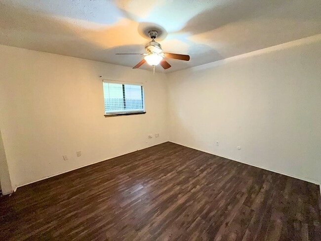 Building Photo - 1233 Steinburg Ln
