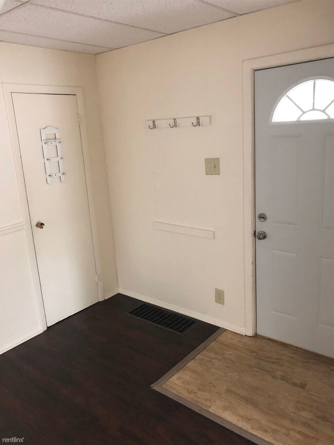 Building Photo - 2 br, 1.5 bath House - 412 E Lawrence St