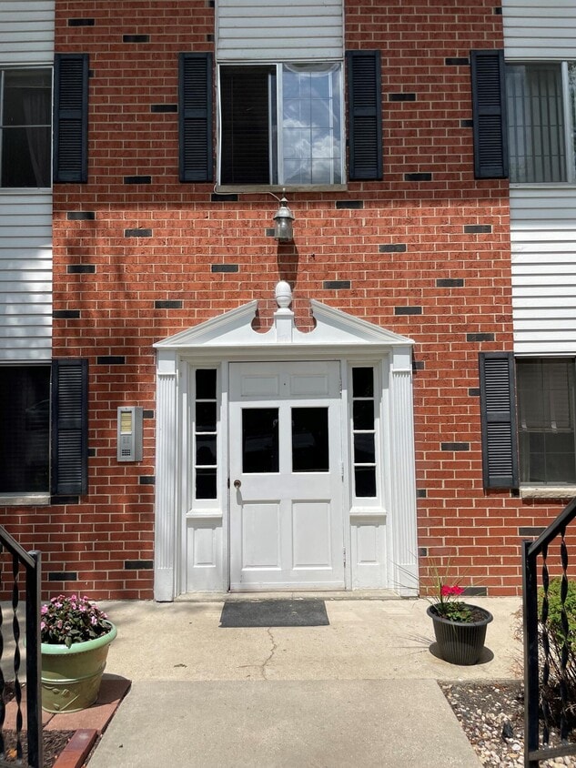 255 Elmwood Ave Unit 211, Lake Geneva, WI 53147 Condo for Rent in