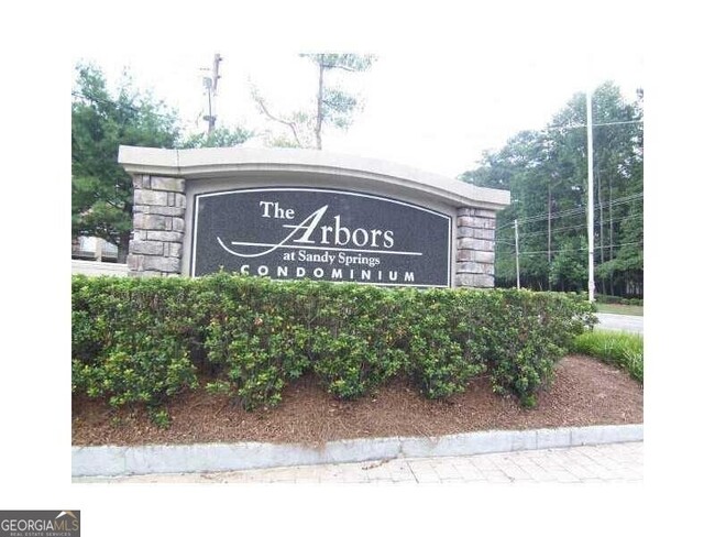 Building Photo - 6940 Roswell Rd
