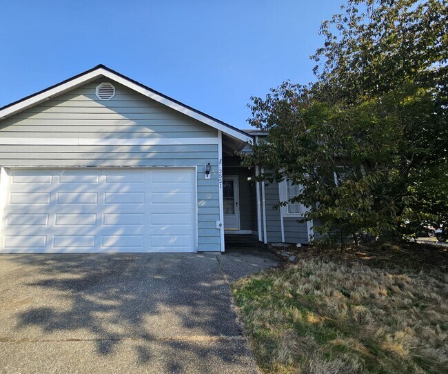 Building Photo - Charming and Spacious Home for Rent