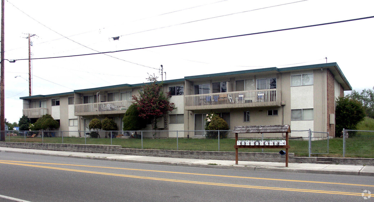 Primary Photo - Sunset Hill Apartments