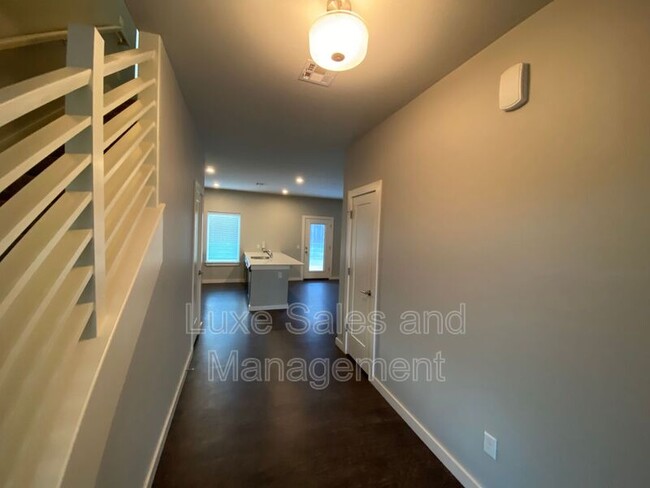 Building Photo - 17604 Sunny Hollow Rd