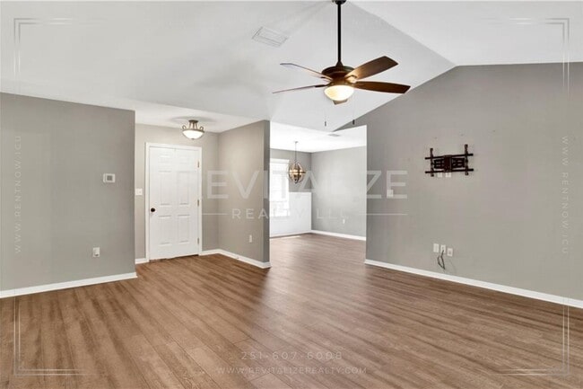 Foto del edificio - Beautifully Updated 3/2 Brick Home in Foley with New Appliances!