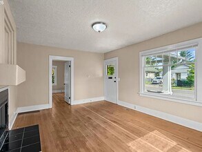 Building Photo - 8316 SE Raymond Ct