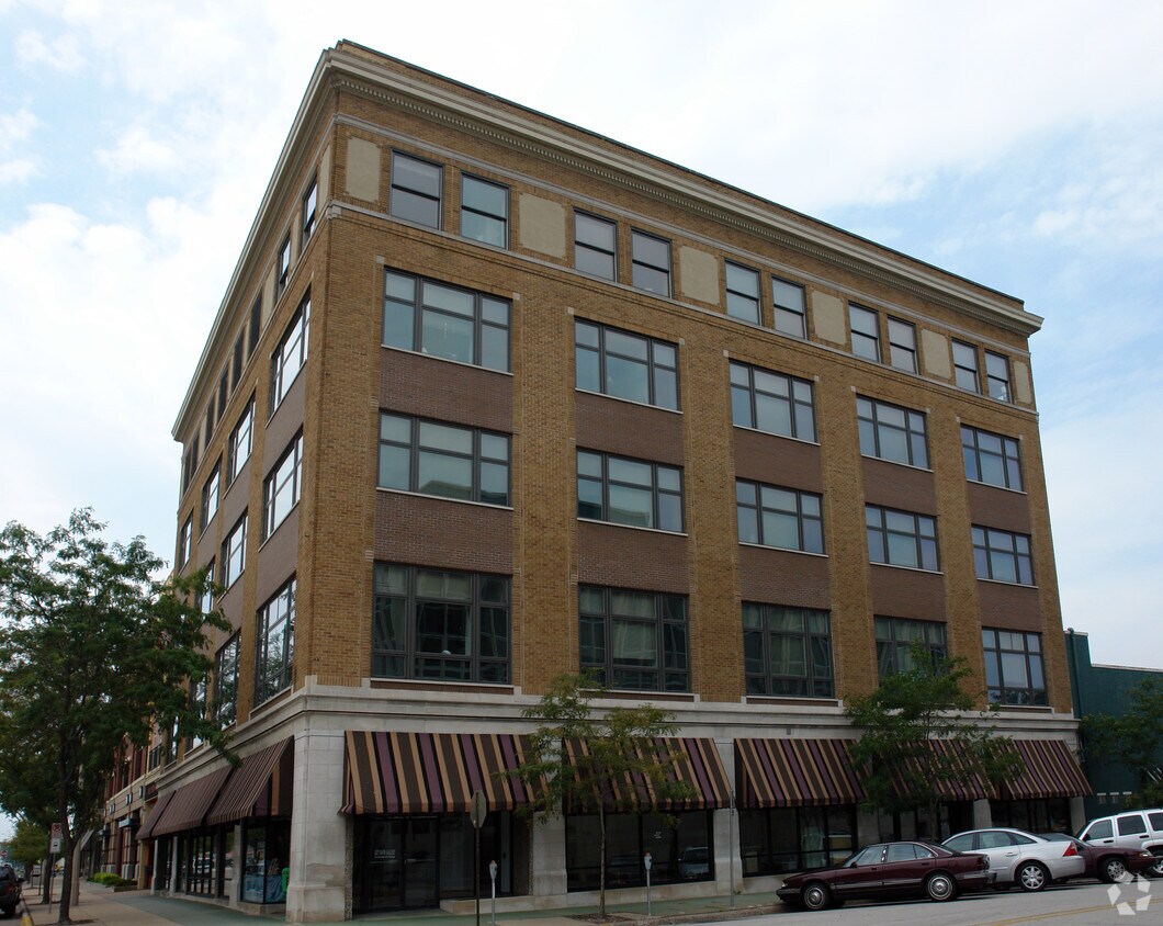 Primary Photo - Renaissance Gold Lofts