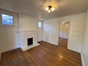 Building Photo - 921 Princeton Ave S