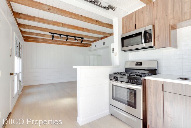 Foto del edificio - Studio, 1 bath Apartment - 651-657 Huntley...