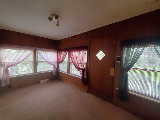 Foto del edificio - 804 Riverside- Right Near River! *Cat ok*