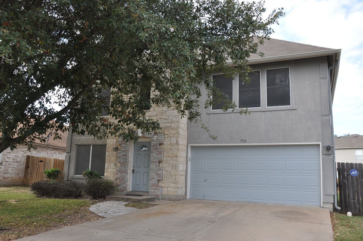 Primary Photo - 3 Bedroom 2.5 Bath in Carriage Hills