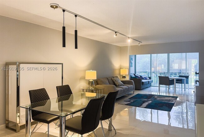 Foto del edificio - 3200 N Palm Aire Dr