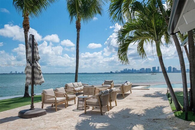 Foto del edificio - 1365 Bay Terrace