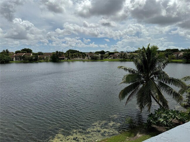 Foto del edificio - 9363 Fontainebleau Blvd