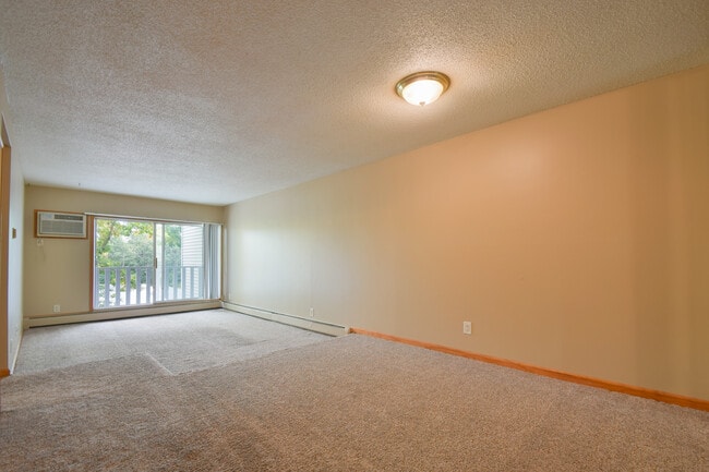 Building Photo - 1601 N Innsbruck Dr