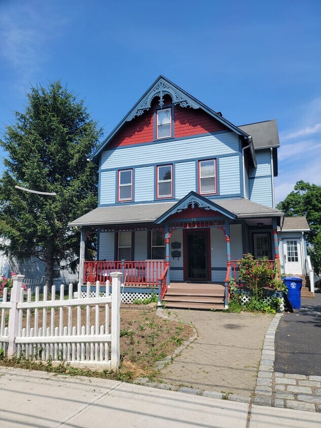 Primary Photo - 16 Elmwood Ave