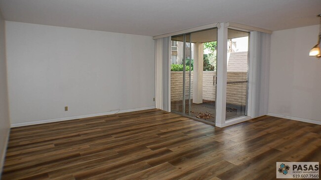 Foto del edificio - Spacious 1 bedroom condo in gated complex