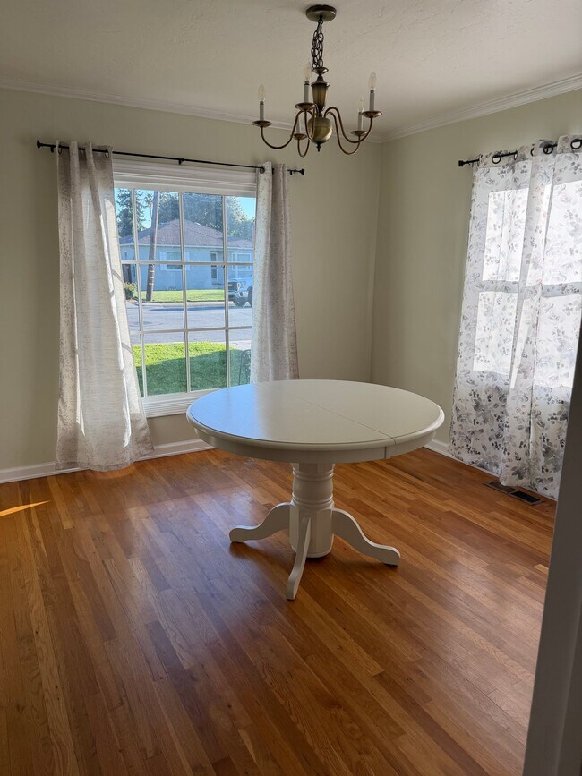 Foto del edificio - 83 E Rosemary Ln