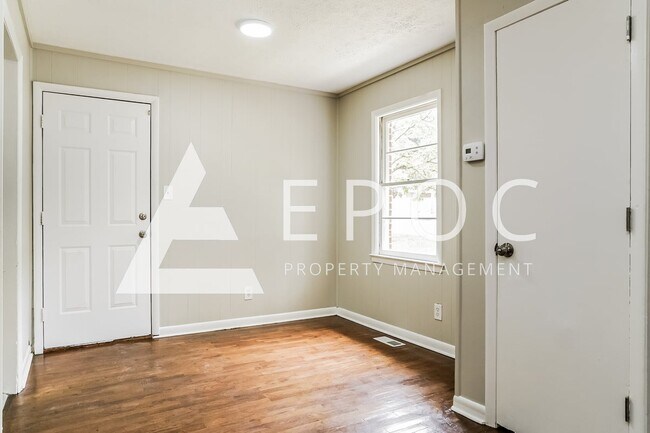Foto del edificio - 208 Stuart Ave
