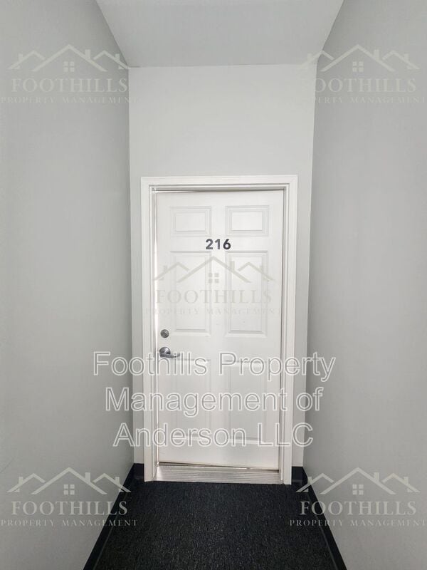 Building Photo - 216 N Main St