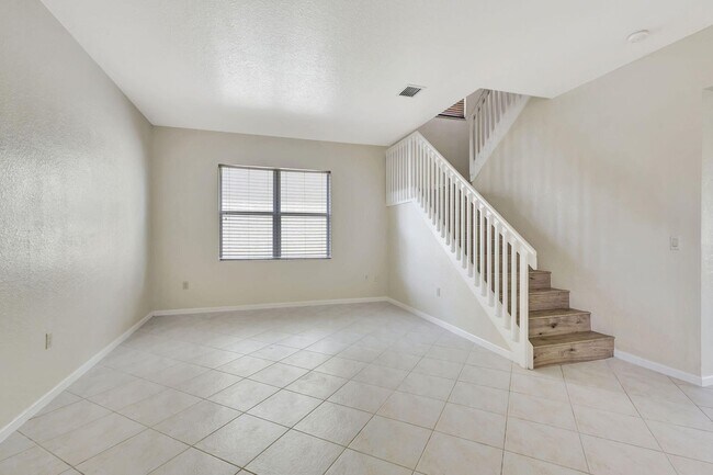 Foto del edificio - 7919 Jewelwood Dr