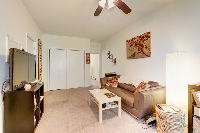 Foto del edificio - 1716 Kilbourne Pl NW