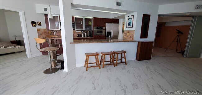 Foto del edificio - 16485 Collins Ave