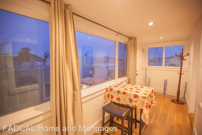 Building Photo - 2 br, 1 bath Apartment - 135 Lakeview Avenue