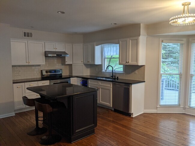 Building Photo - 3bed 3.5bath in Falls Creek